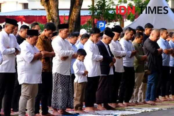 Gibran Salat Idul Adha Bareng Timnas U 16 Di Balaikota Solo