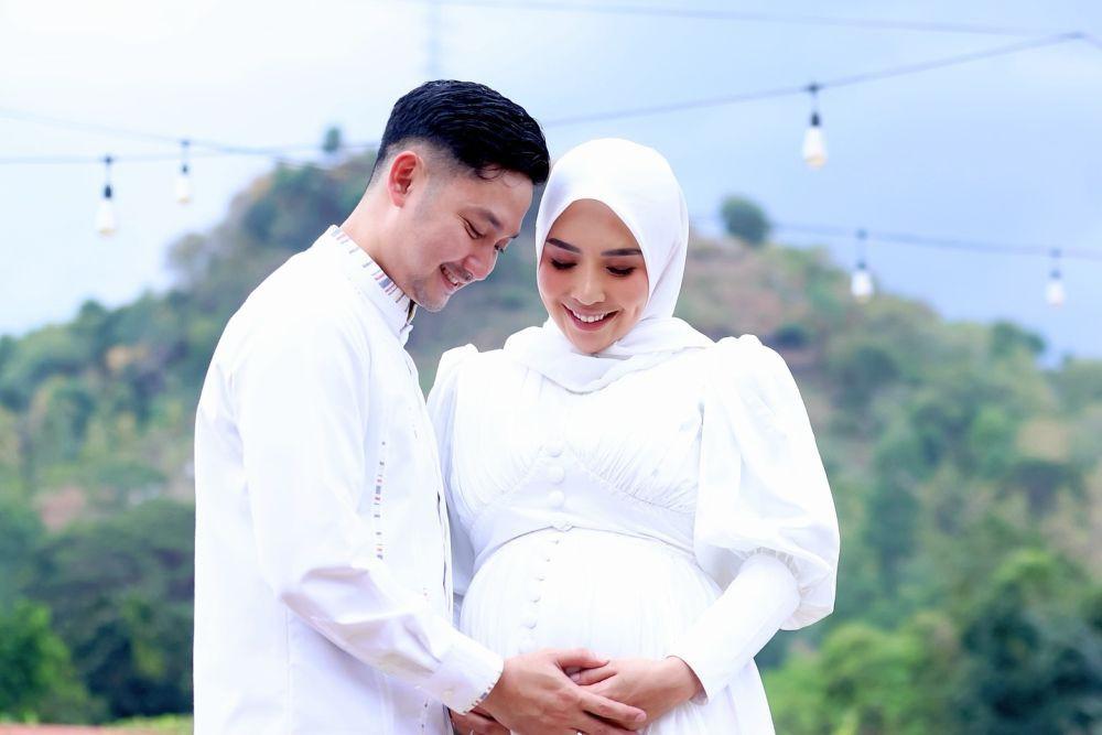 Tasyakuran Kehamilan Bulan Istri Angga Wijaya