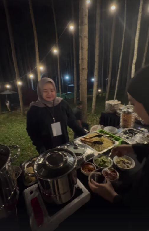 Momen Artis Makan Malam Bareng Presiden Jokowi Di Ikn