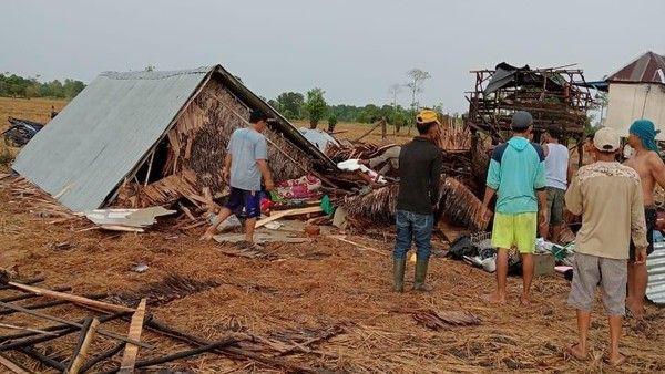 Sejumlah Rumah Warga Bima Rusak Dihantam Angin Puting Beliun