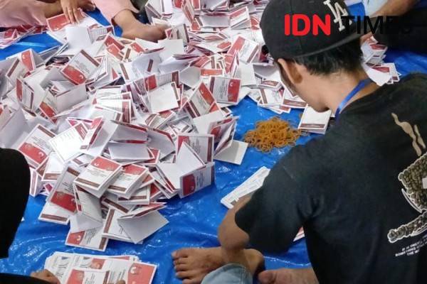 KPU Binjai Sortir Dan Lipat Surat Suara Pilkada