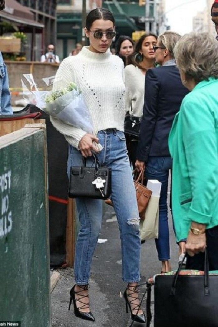 10 Gaya Turtleneck Top Yang Buat Gayamu Semakin Kekinian