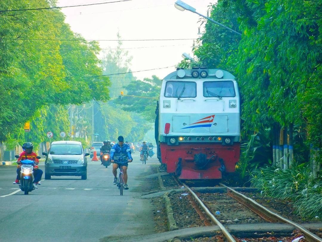 PHOTO PARADE: These 7 Railroad Tracks in Indonesia Make Goosebumps