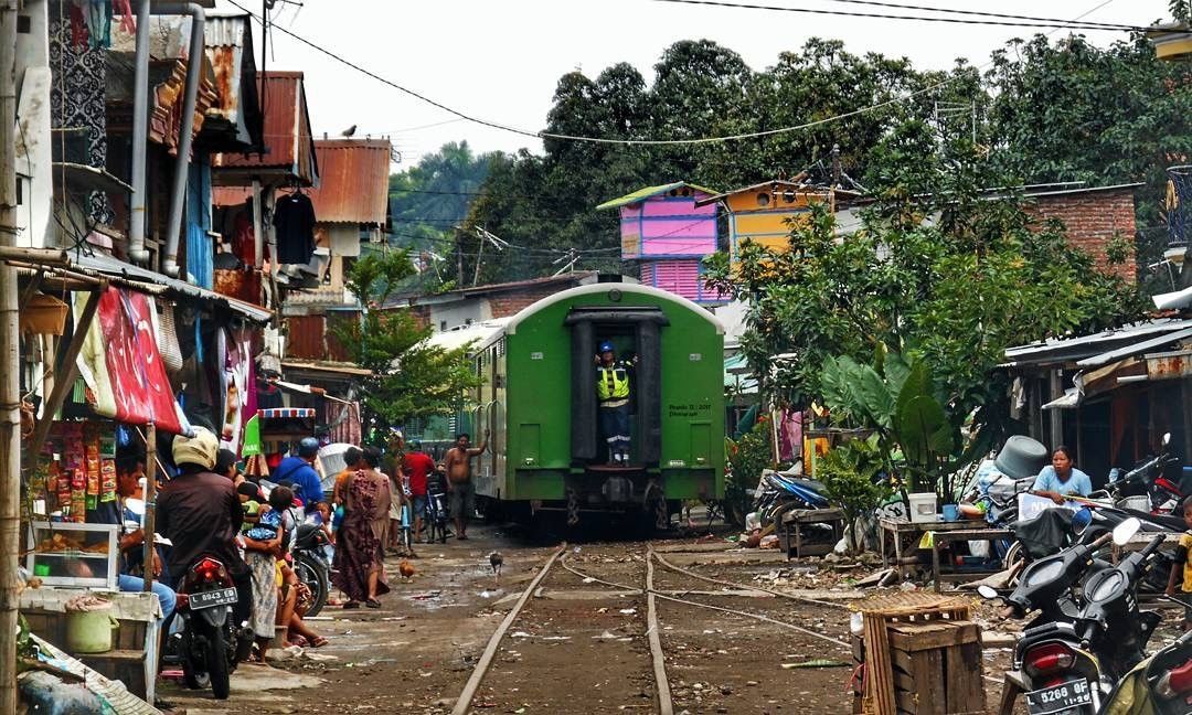 PHOTO PARADE: These 7 Railroad Tracks in Indonesia Make Goosebumps