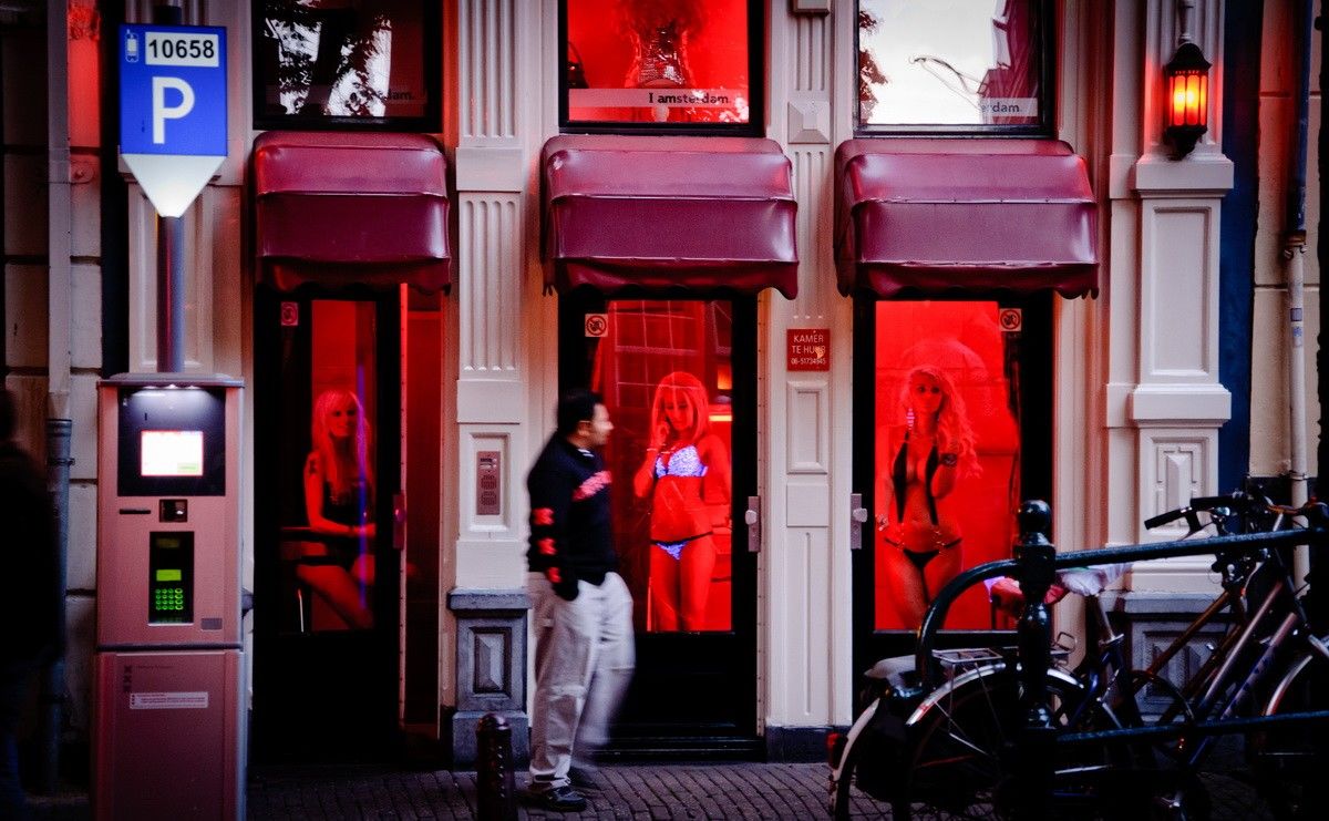 4. Amsterdam Red Light District - Pengalaman Menegangkan.