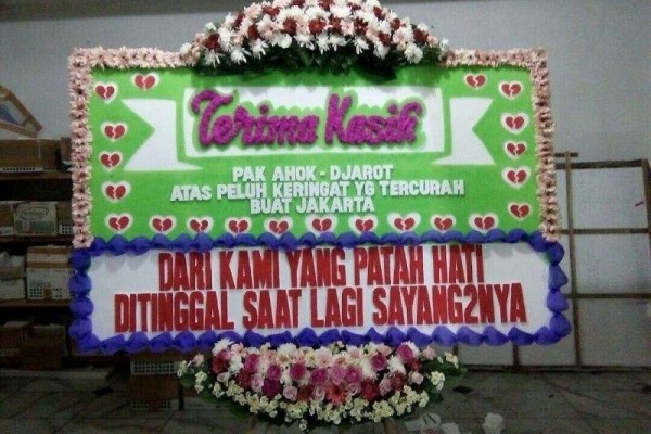 PARADE FOTO: Karangan Bunga Untuk Ahok Ini Bikin Tersenyum dan Baper!
