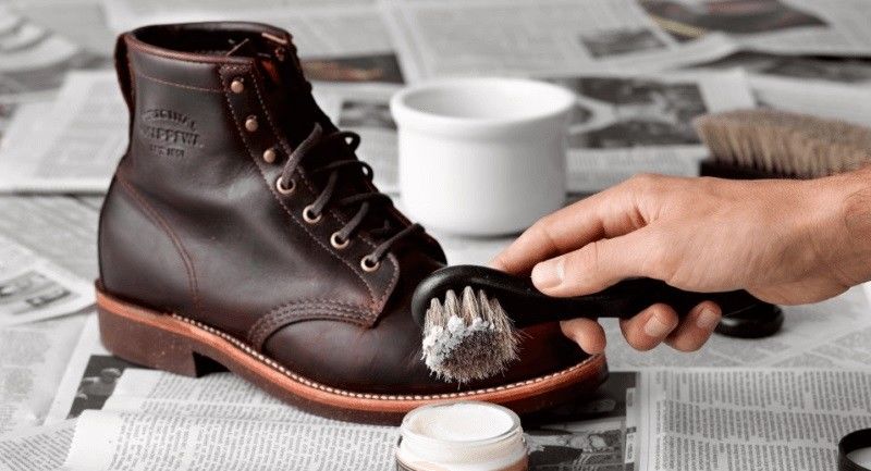 5 Cara Merawat Sepatu Boots Kesayangan Biar Tak Bau dan Awet