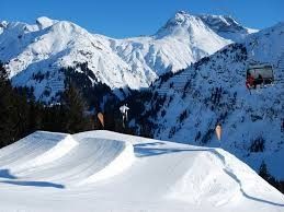 Innsbruck, Kota Kecil yang Dihimpit Pegunungan Alpen dan 17 Magnet Wisatanya