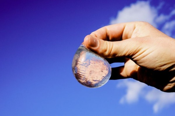 Kabar Baik! Balon Air "Ooho" Hadir Sebagai Pengganti Botol Minum Plastik