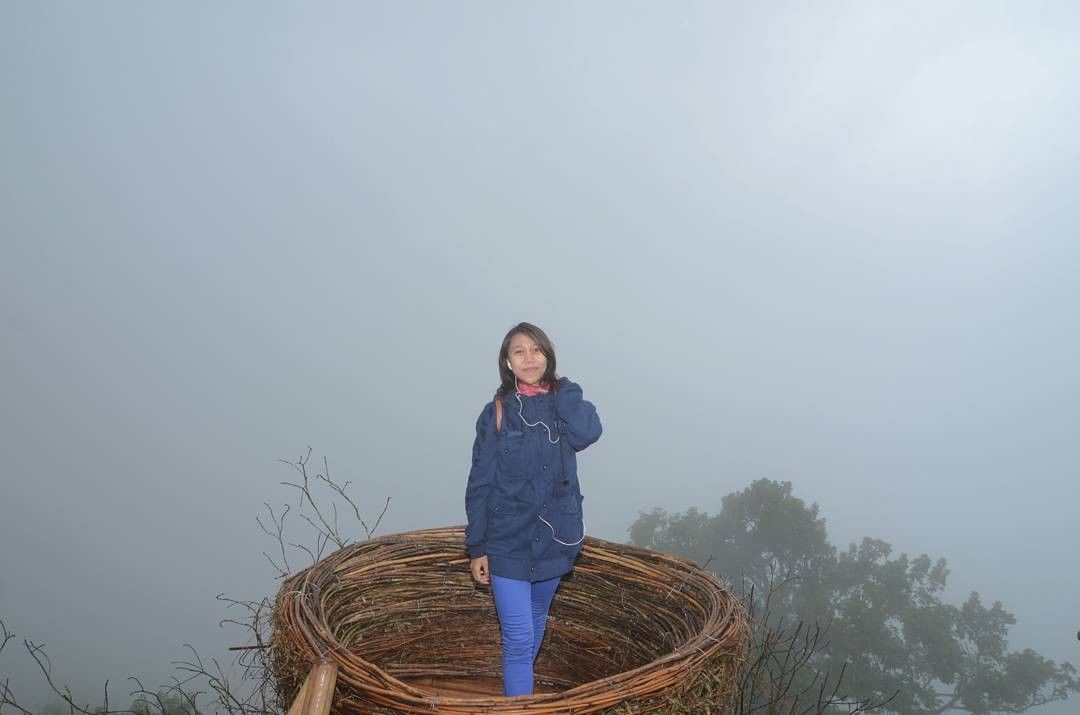 6 Spot Foto di Puncak Wanagiri Bali Ini Bisa Buat Kamu Merasa Melayang