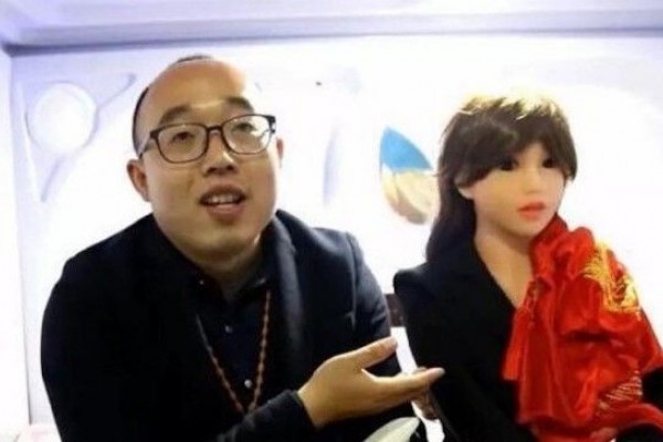 Heboh, Pria di China Nikahi Robot Wanita Buatannya Sendiri, Kelamaan Menjomblo Ya?