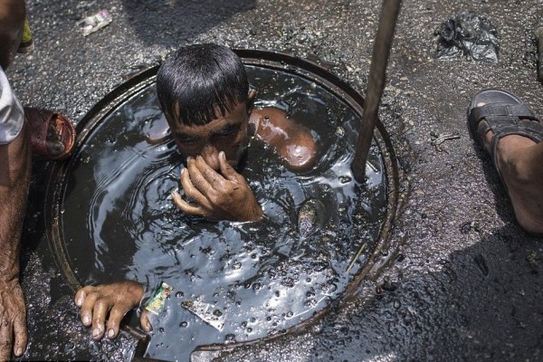Pria Bangladesh Jadi Gunjingan Karena Pekerjaan yang Tulus Dia Lakukan