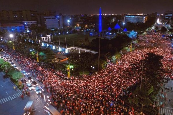 Kumpulan Foto Aksi 1000 Lilin untuk Ahok di Berbagai Kota Indonesia