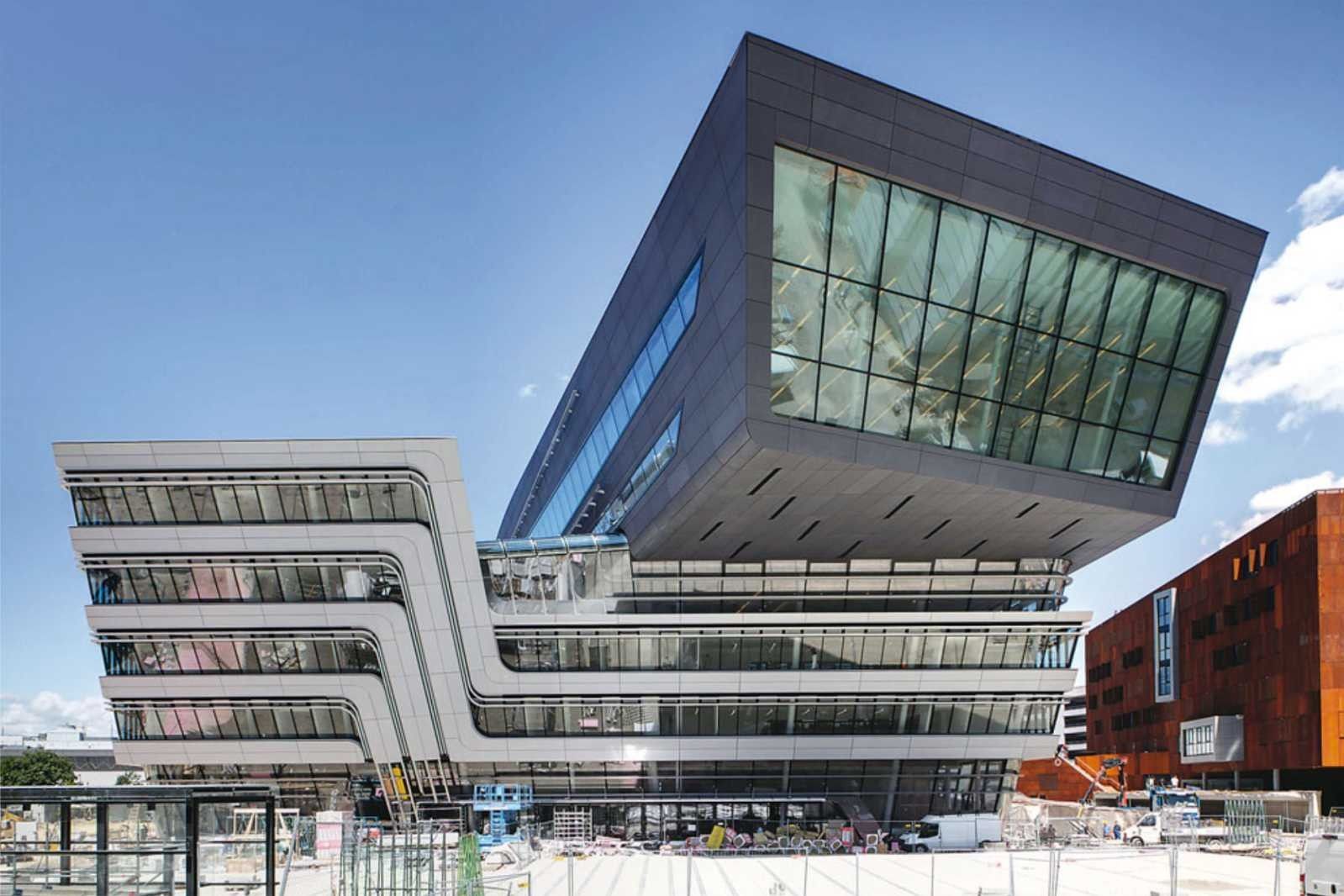 14 Karya Zaha Hadid Arsitek Perempuan Pertama Yang Raih Penghargaan