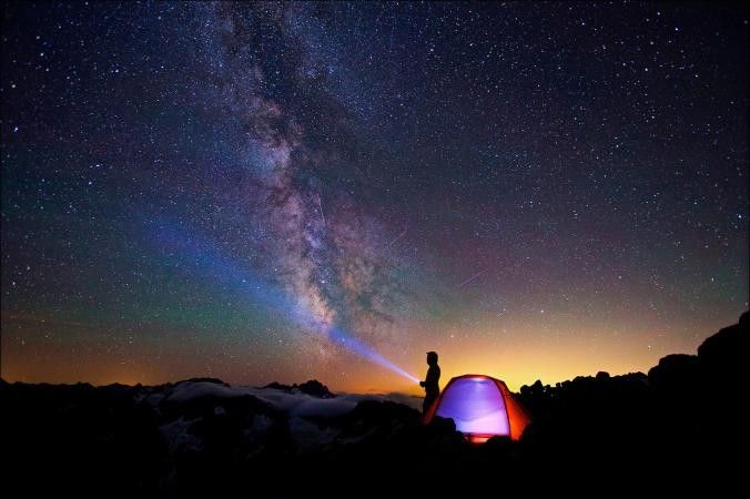 15 Pemandangan Luar Biasa Indah di Bawah Naungan Langit Malam