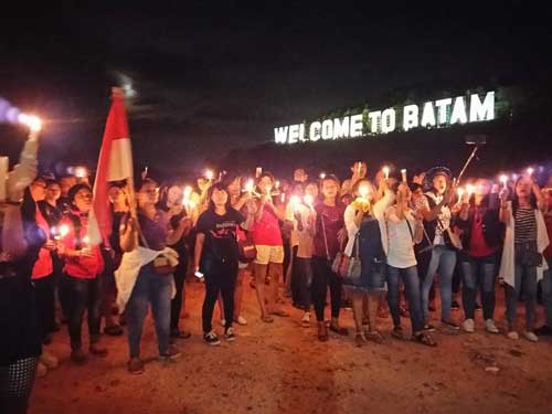 Kumpulan Foto Aksi 1000 Lilin untuk Ahok di Berbagai Kota Indonesia