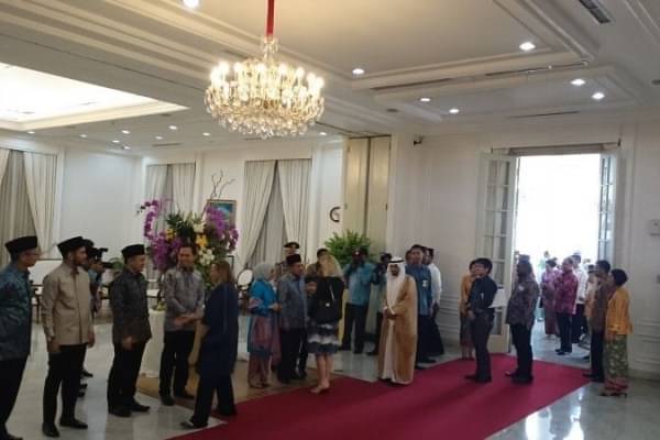 Ini Nih 10 Tipe Tuan Rumah Yang Kamu Temui Saat Lebaran