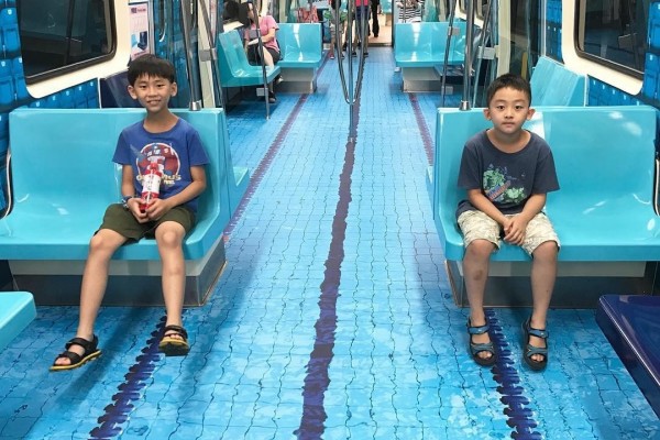 Menyerupai Kolam Renang, Kereta di Taiwan Bikin Penumpang Ingin Nyebur