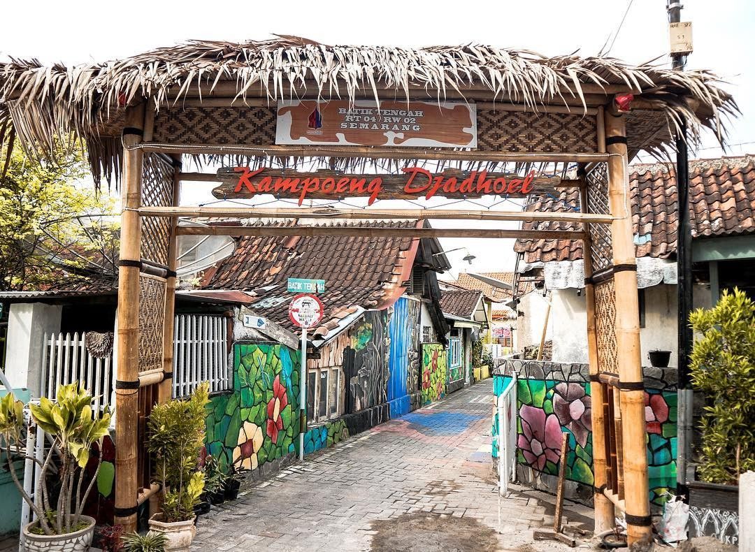 Kampung Batik  Pusat Kerajinan Batik  Spot Instagramable 