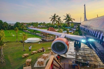 Pengen Ngerasain Sensasi Makan di Dalam Pesawat? Cobain Aja di 3 Restoran Ini!