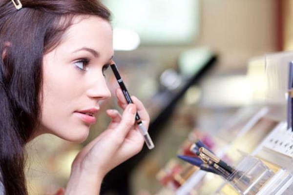 Jangan Salah Beli Kosmetik, Kenali Dulu 4 Aturannya
