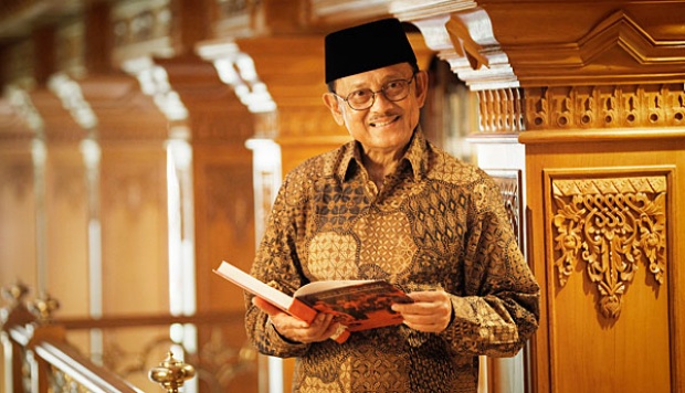 Kisah Hidup Inspiratif BJ Habibie