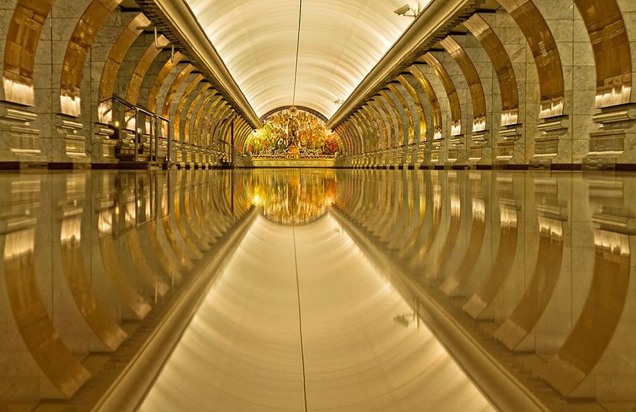 Exploring Moscow Metro Station, The Most Beautiful Underground Palace in the World