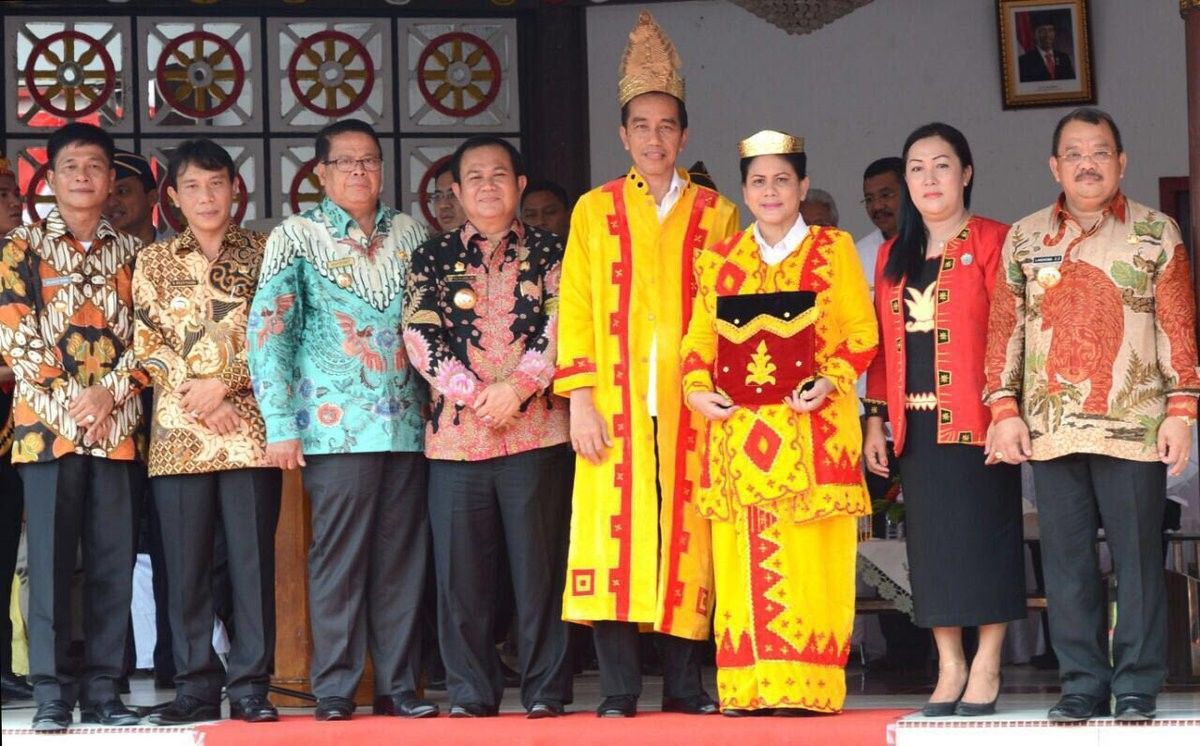  Ini  Dia Foto Foto Presiden Jokowi  Saat Mengenakan Baju  