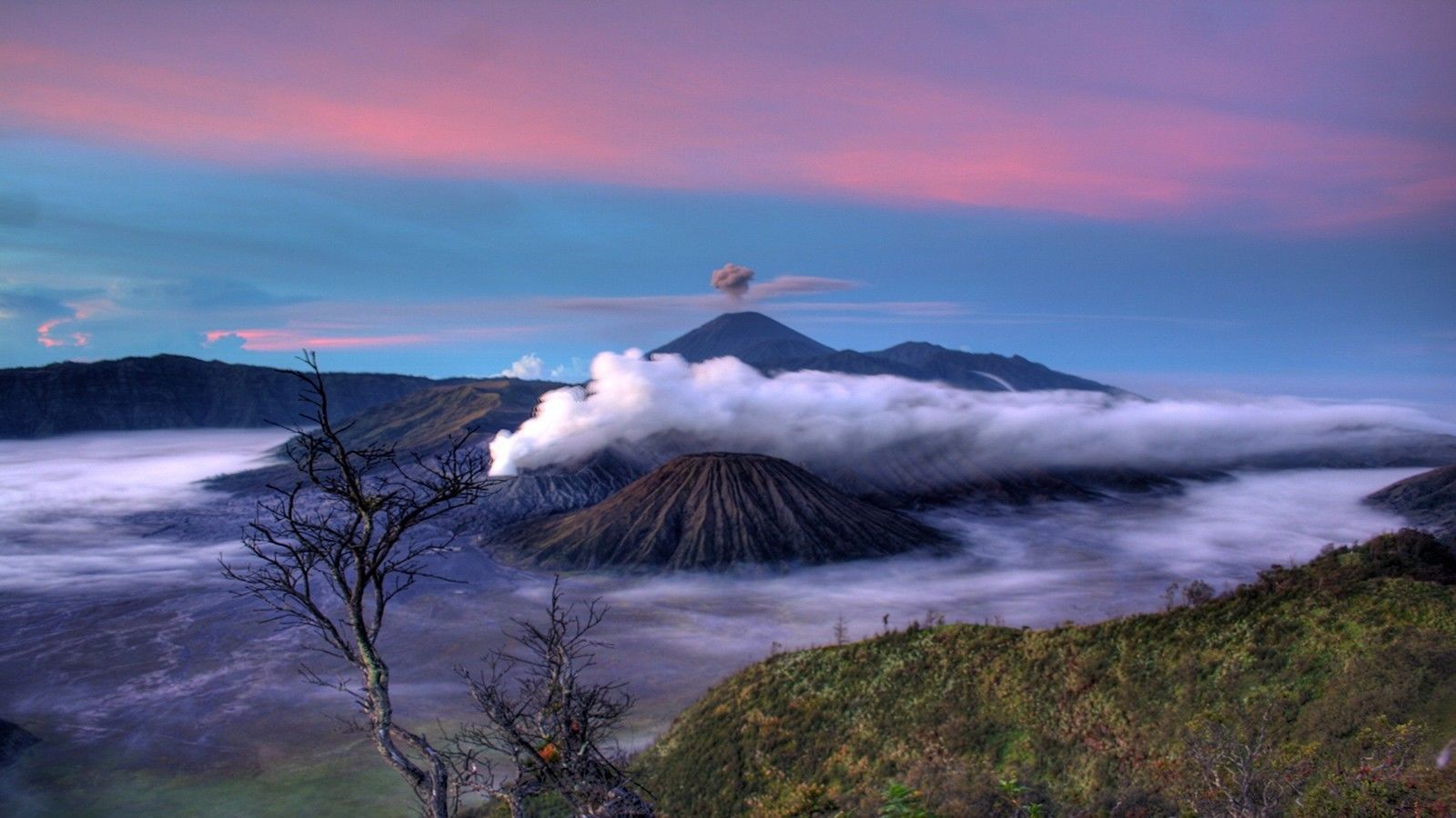 Puncak Mahameru Gunung Semeru Puncak Tertinggi di Pulau Jawa