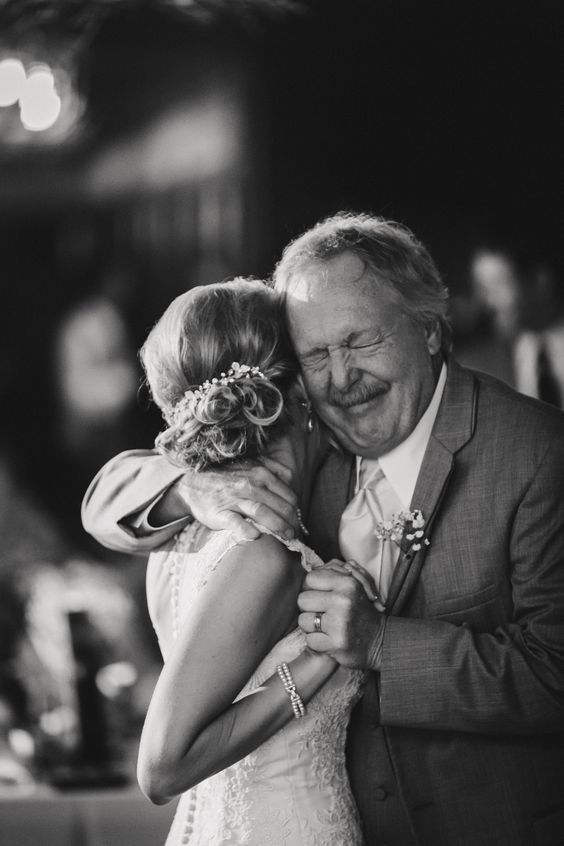 Sedih Banget, 12 Foto Haru Bersama Ayah di Hari Pernikahan
