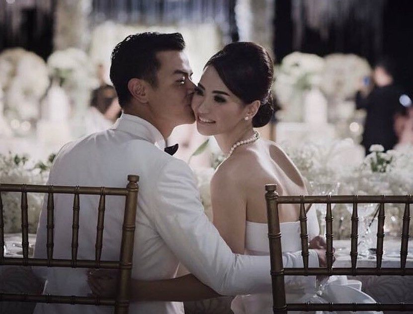 Sah Inilah 10 Momen Romantis Pernikahan Dion Wiyoko dan 