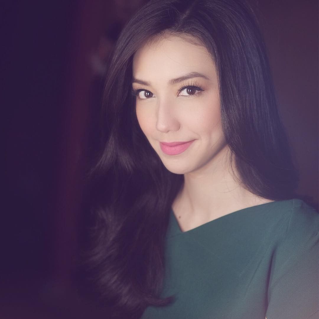 7 Gaya Feminim Velove Vexia yang Bikin Hati Para Cowok 