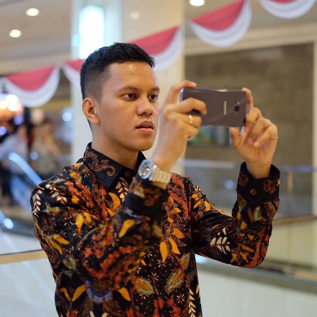 Saingi Bisnis Artis Arief Muhammad Juga Buka Toko  Kue 