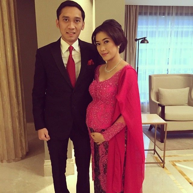 8 Inspirasi Kebaya Anggun Nan Simpel Ala Annisa Pohan Dan Aliya Rajasa