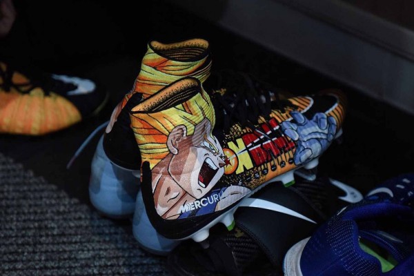 Unik, Pemain Bola Kini Ramai-ramai Pakai Sepatu Anime