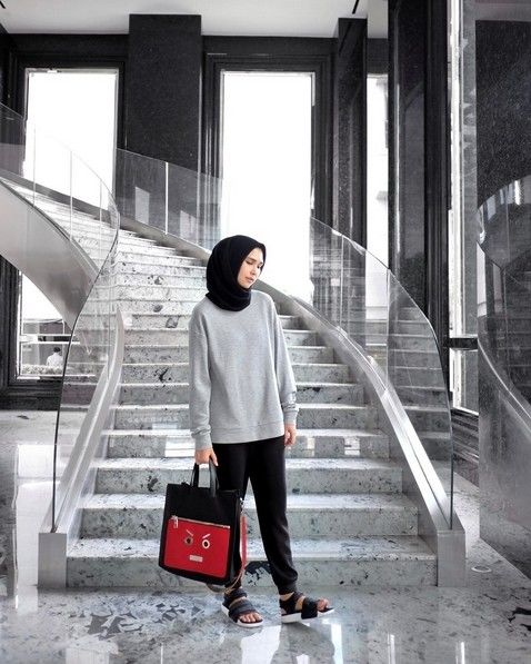 Inspirasi Style Hijab Casual ala Desainer Rani Hatta Wajib 