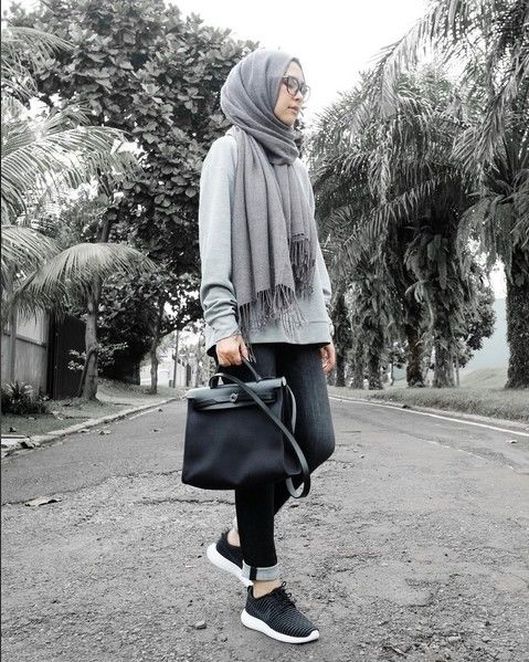 Inspirasi Style Hijab Casual ala Desainer Rani Hatta Wajib 