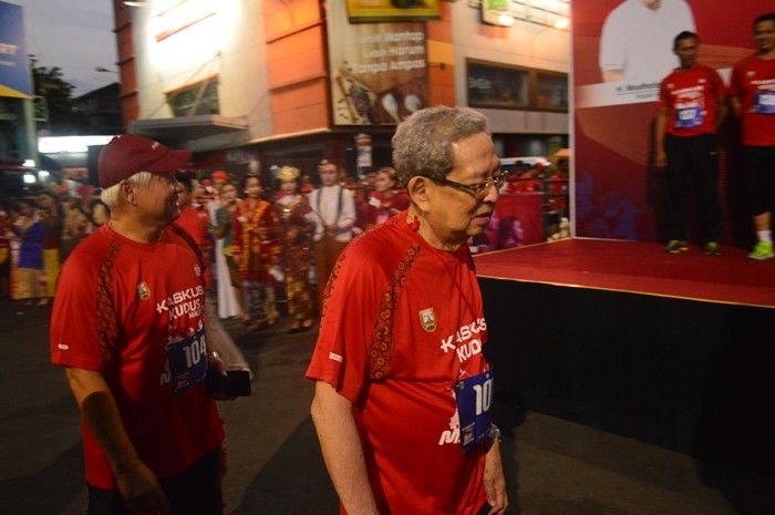Sudah Berusia 77 Tahun, Orang Terkaya Indonesia Ini Masih Kuat Lari Marathon