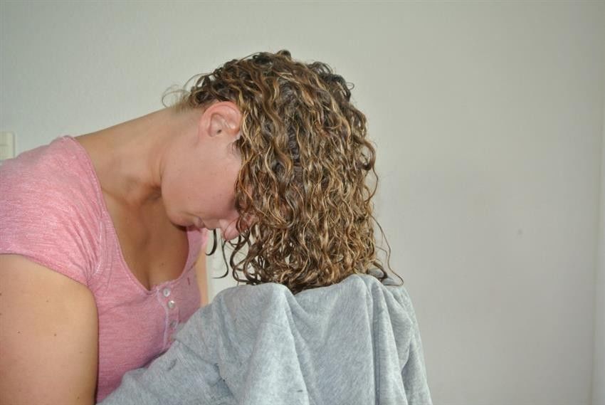 6 Cara Merawat Rambut  Keriting  Biar  Tak Kusut Jangan 