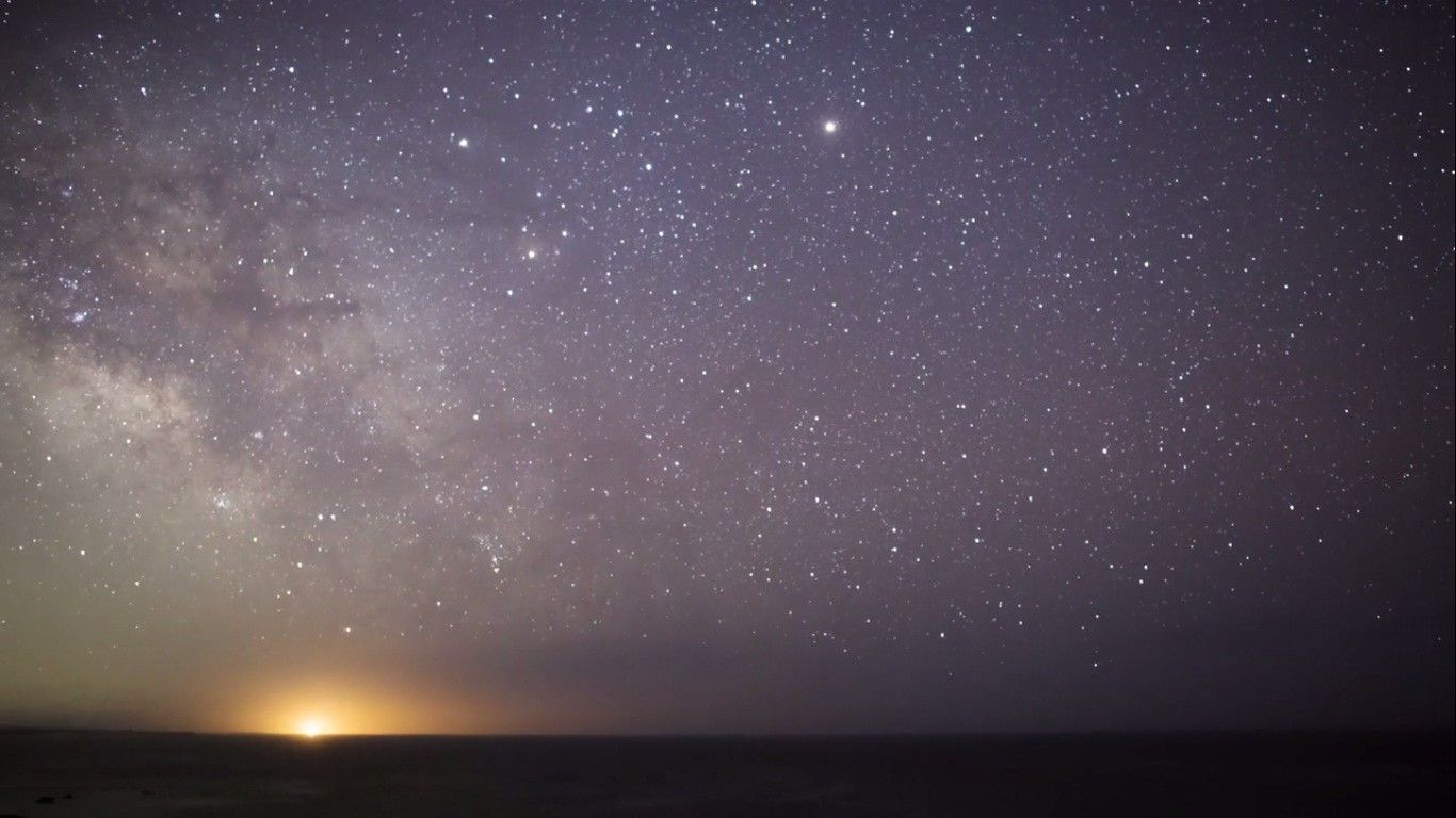 Fotografer Ini Buktikan Gimana Polusi Cahaya Pengaruhi Langit Malam