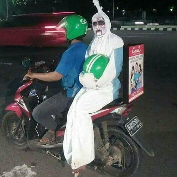 25 Potret Kocak Penumpang Ojek Online Masa Kini Bikin Ngakak