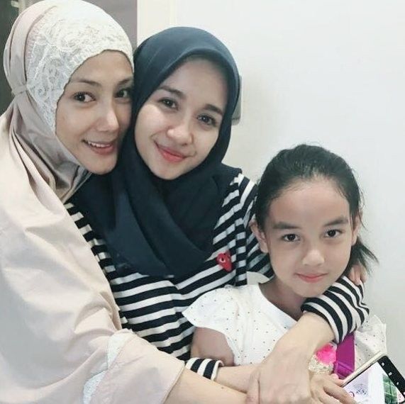 Dinikahi Duda, 7 Artis Ini Tetap Akur dengan Mantan Istri 