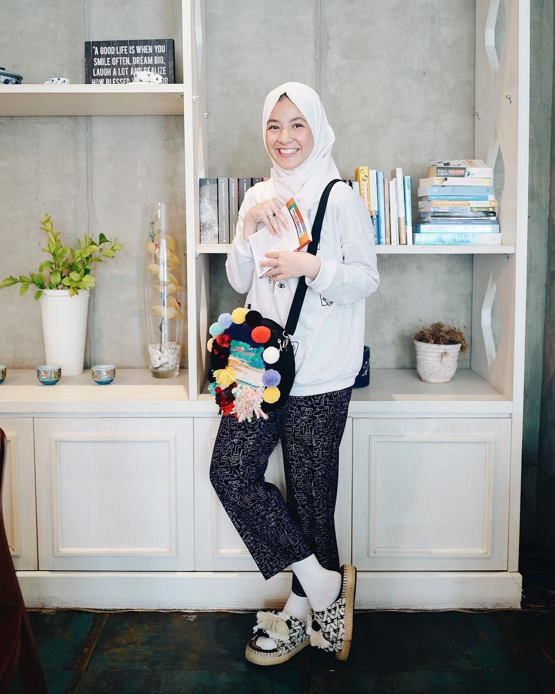 Imut Imut 10 Gaya Berhijab Ala Natasha Rizky Ini Bisa Kamu Tiru