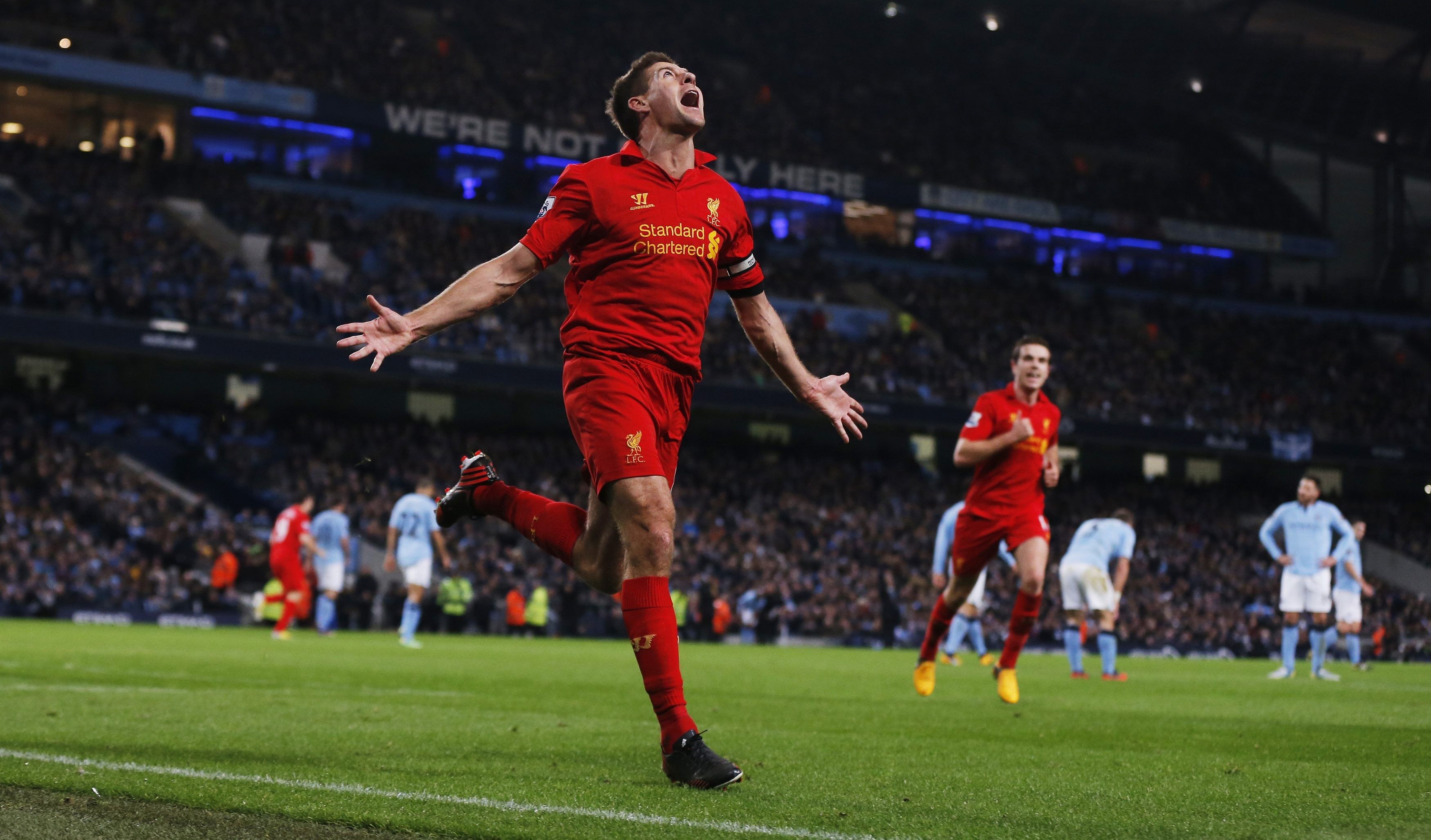 Сайт премьер футбол. Ливерпуль. Футбол эмоции. Лучшие футбольные фотографии. Steven Gerrard обои.