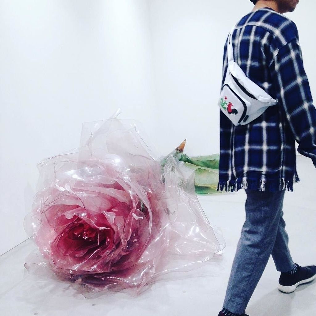 7 Foto Ini Buktikan Logo Ayam Jago Merah Bisa Jadi Fashion 