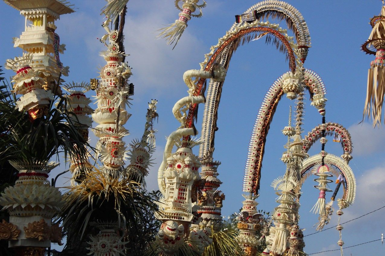 5 Kegiatan Khas Umat Hindu Bali Saat Merayakan Galungan