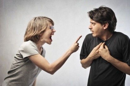 7 Hal ini Pasti Gak Asing Kalau Kamu Tinggal Sama Kerabat yang Galak