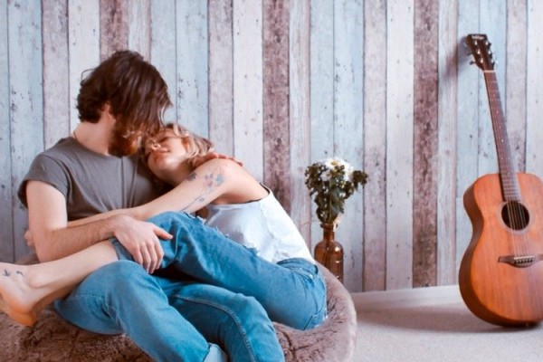 8 Fakta Unik Ini Cuma Dirasakan Kamu yang Pacaran Sama Orang INFP
