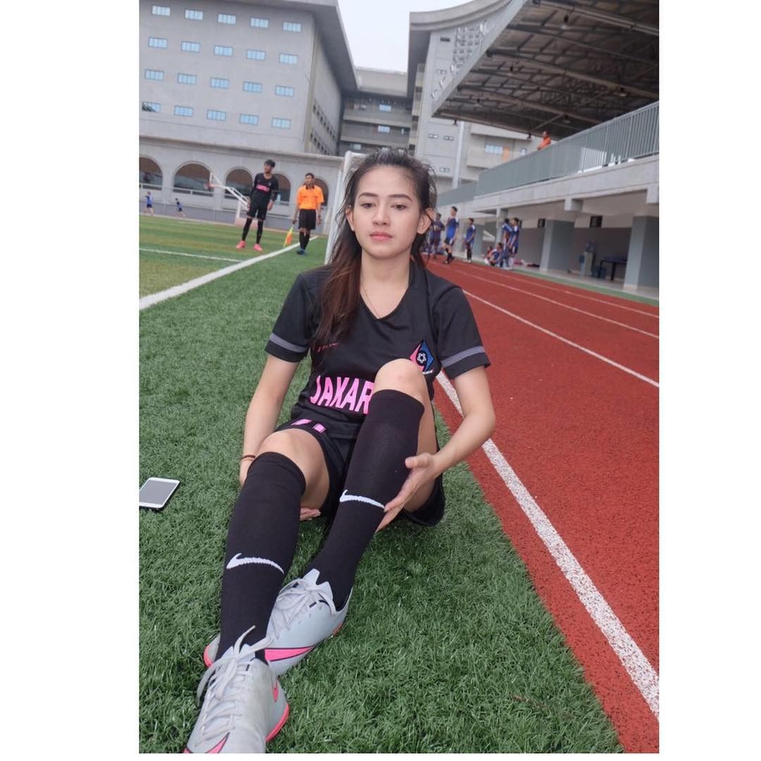 Berparas Cantik, 5 Wanita Ini Ternyata Gemar Futsal Lho!