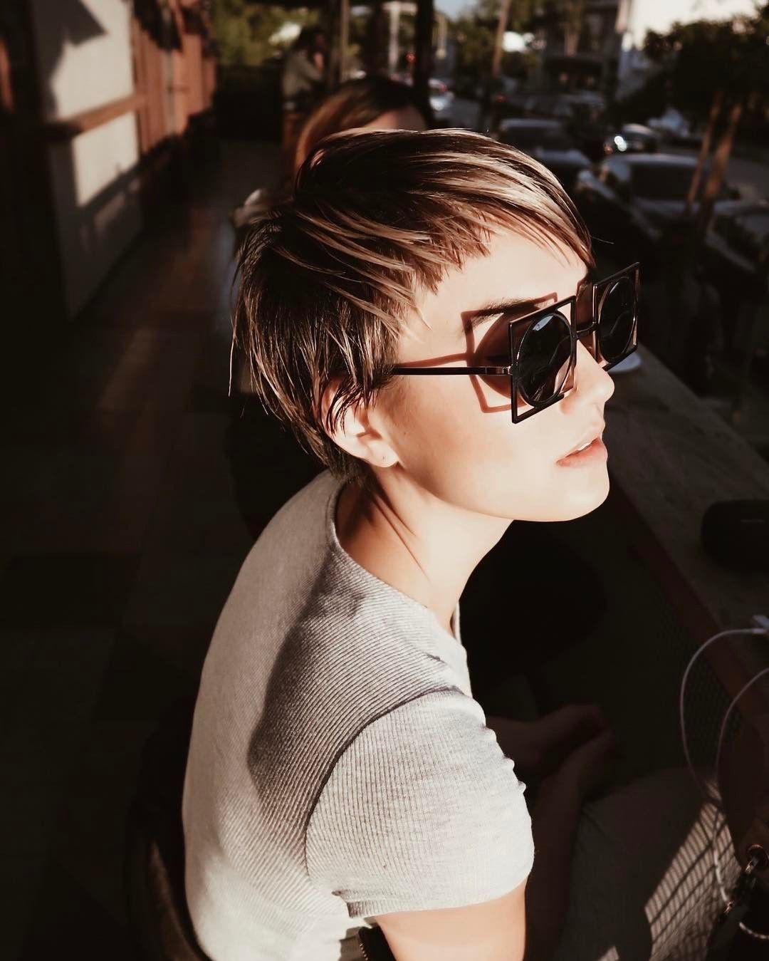 6 Inspirasi Gaya Rambut Pendek Ala Agnez Mo Yang Keren Banget